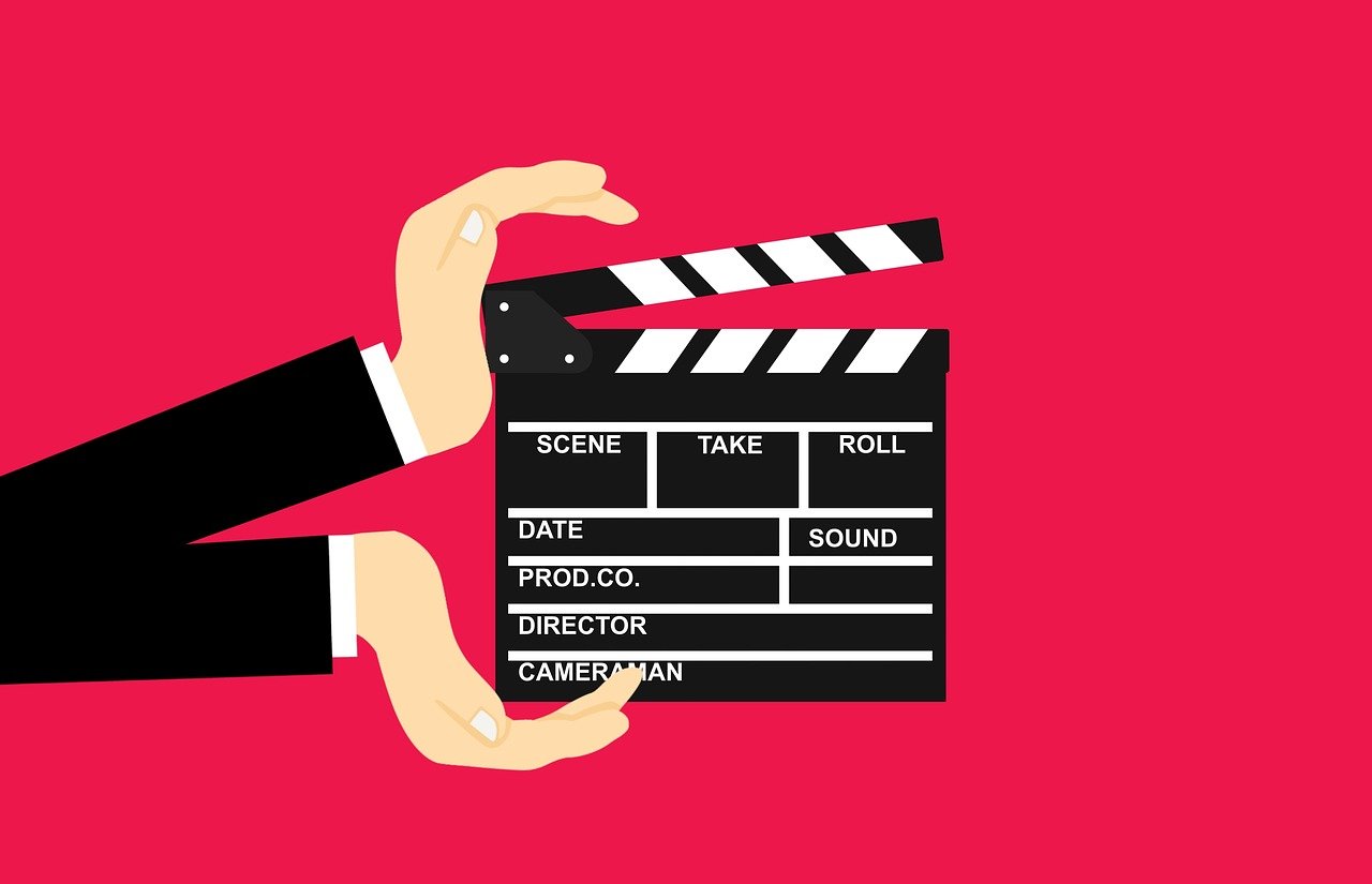探究电影放映背后的机制与逻辑，电影院在无人观看时是否会继续放映？