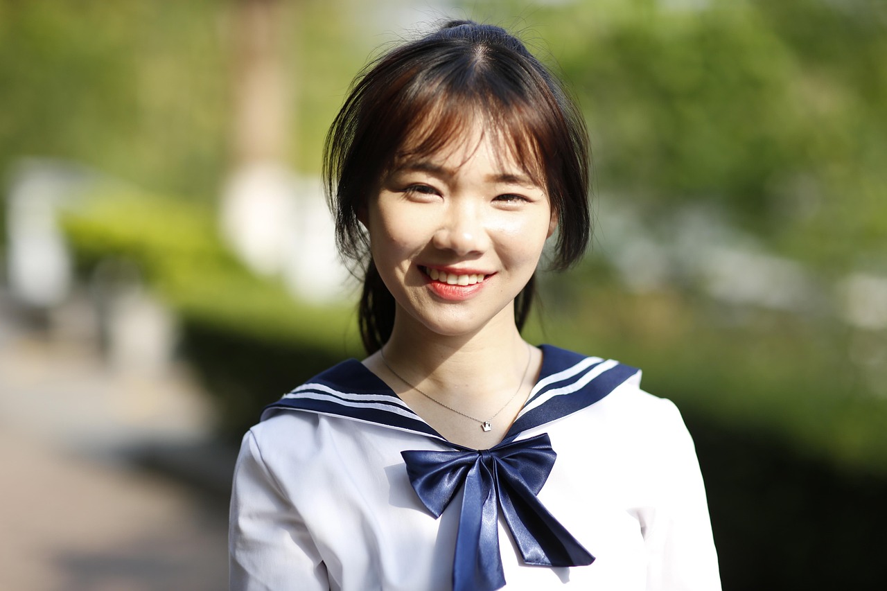 亚洲电影中的制服丝袜魅力探索